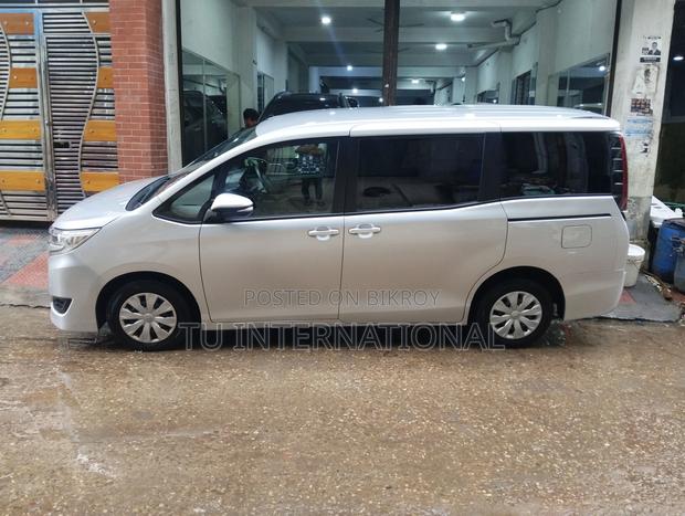 Toyota Noah NON HYBRID UNIT.. 2020