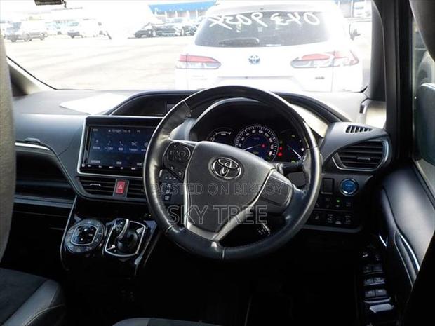 Toyota Esquire Gi Pre. Package 2020