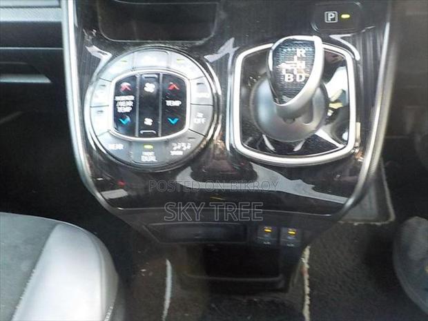Toyota Esquire Gi Pre. Package 2020