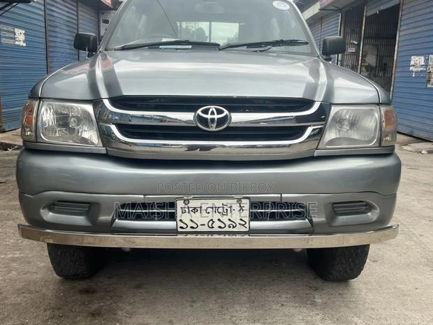 Toyota Hilux Pickup 2003