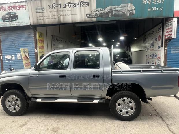 Toyota Hilux Pickup 2003