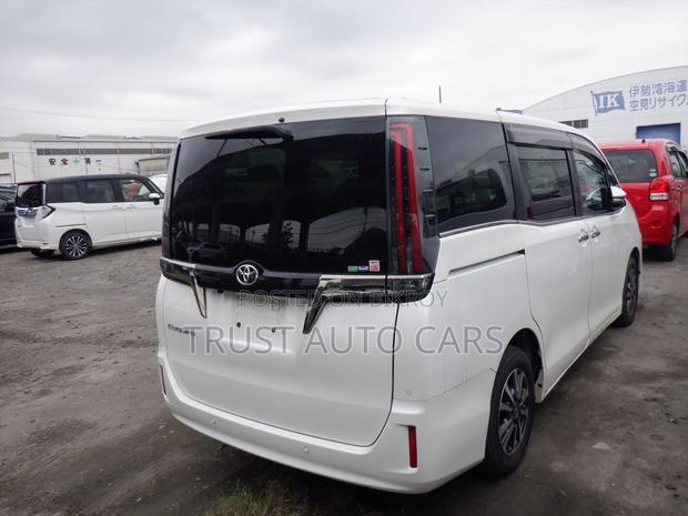 Toyota Esquire GI PREM, NON-HYBRID 2020