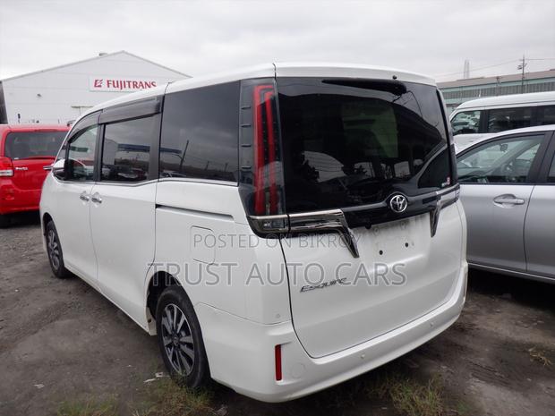 Toyota Esquire GI PREM, NON-HYBRID 2020