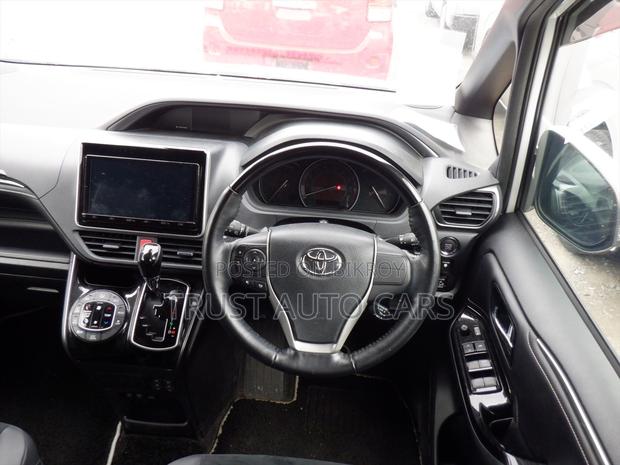 Toyota Esquire GI PREM, NON-HYBRID 2020