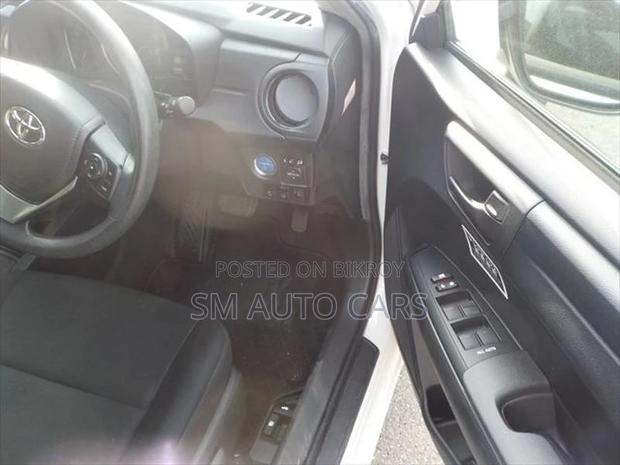 Toyota Axio Hybrid EX White 2022