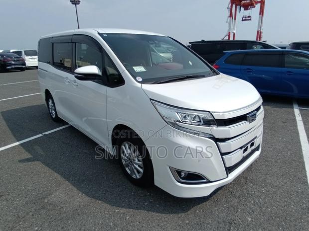 Toyota Noah Hybrid G Pearl 2020