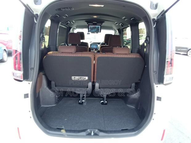 Toyota Noah Hybrid G Pearl 2020
