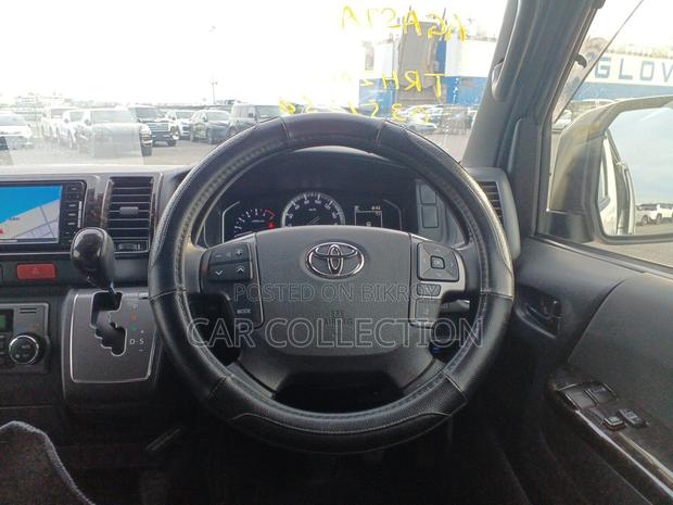 Toyota Hiace 2021
