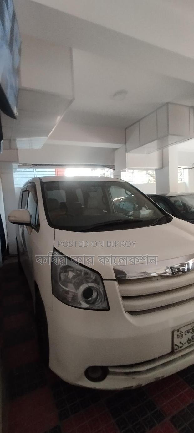 Toyota Noah white 2008