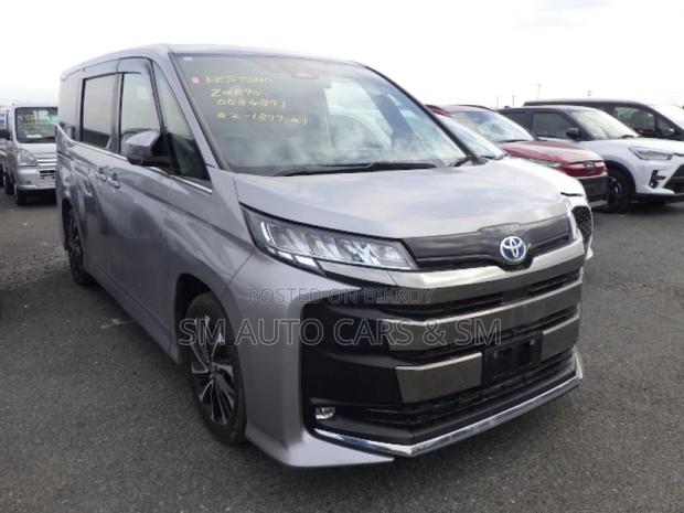 Toyota Noah Hybrid SZ Silver 2022