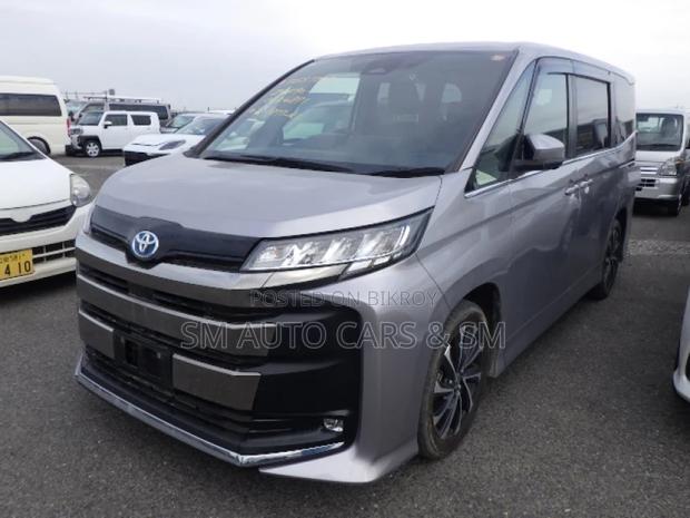 Toyota Noah Hybrid SZ Silver 2022
