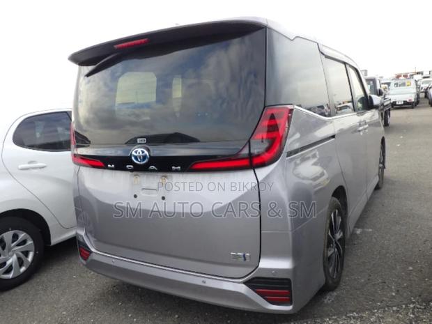 Toyota Noah Hybrid SZ Silver 2022