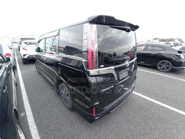 Toyota Esquire Non Hybrid Gi Black 2020