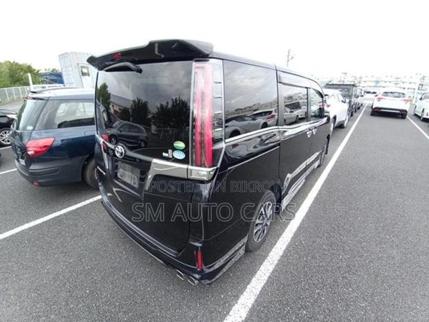 Toyota Esquire Non Hybrid Gi Black 2020