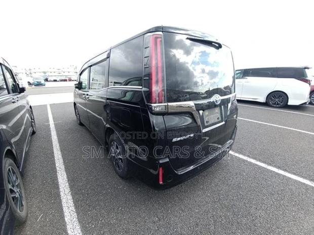 Toyota Esquire Hybrid Gi Premium 2021