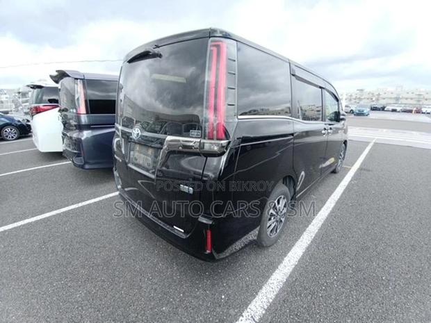 Toyota Esquire Hybrid Gi Premium 2021