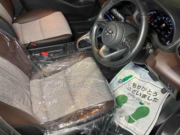 Toyota Yaris Cross Z Leather Wine 2021
