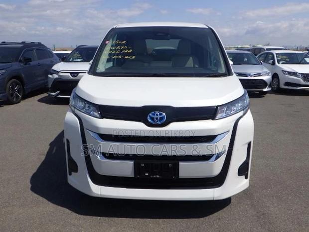 Toyota Noah Hybrid G Pearl New 2022