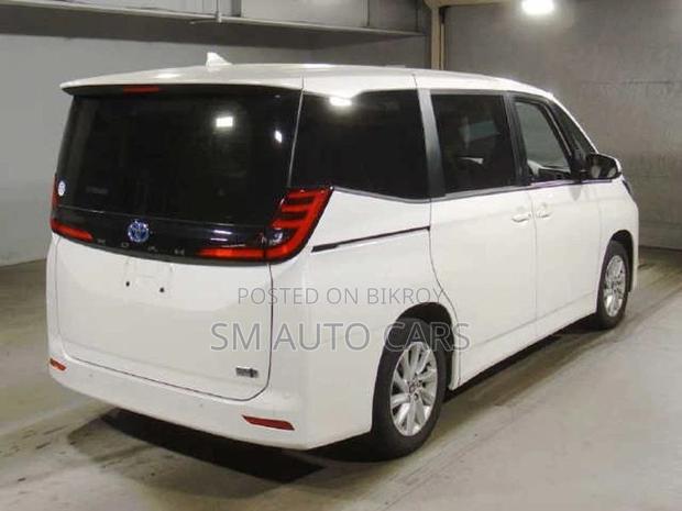 Toyota Noah Hybrid G Pearl New 2022