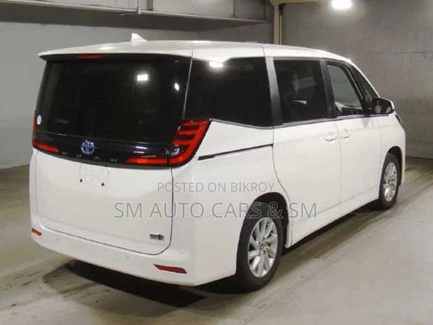 Toyota Noah Hybrid G Pearl New 2022
