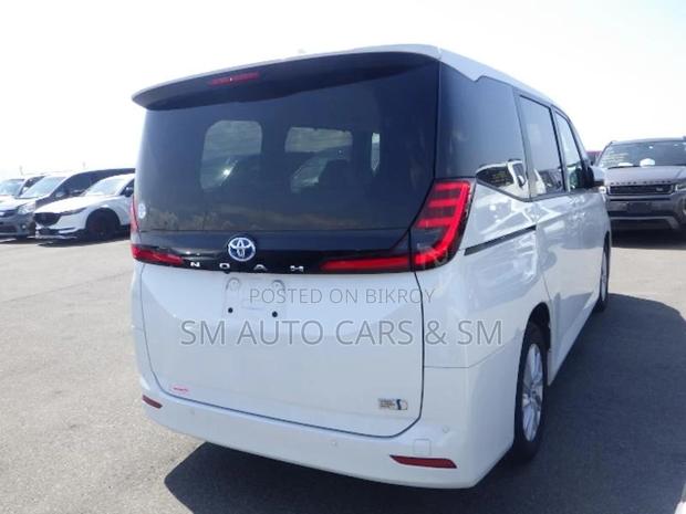 Toyota Noah Hybrid G Pearl New 2022