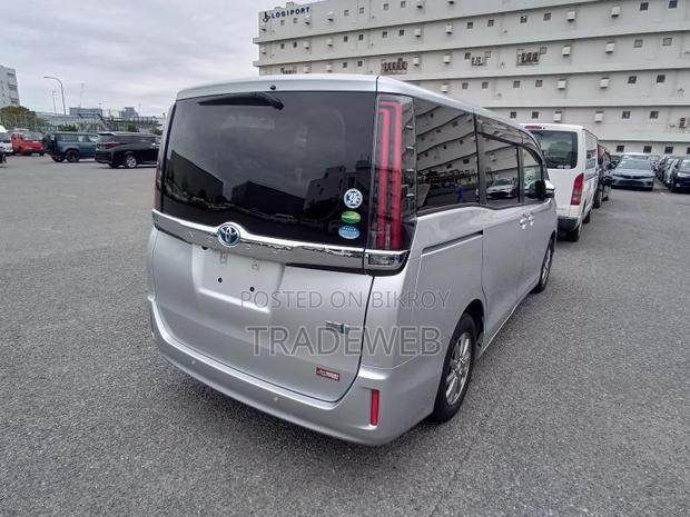 Toyota Noah 2020 Silver