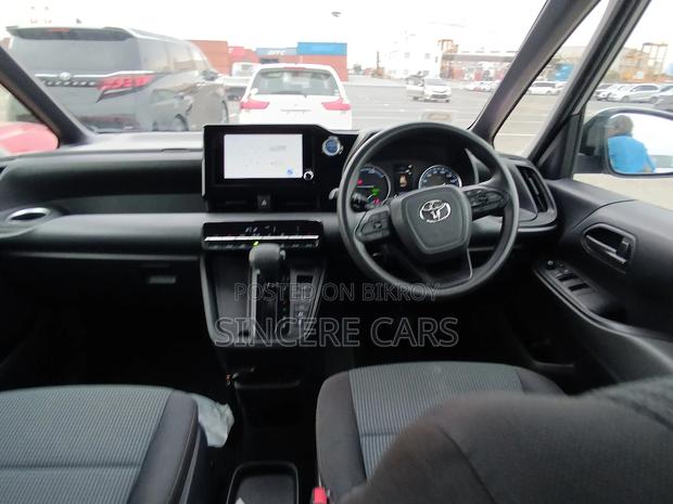 Toyota Noah X PKG HYB 2022