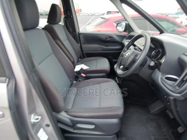 Toyota Noah X PKG HYB 2022