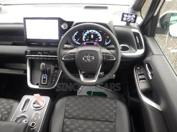 Toyota Voxy SZ HYB GR EDITION 2023