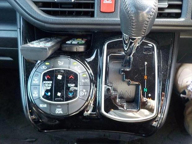 Toyota Noah Si WXB 2 2020