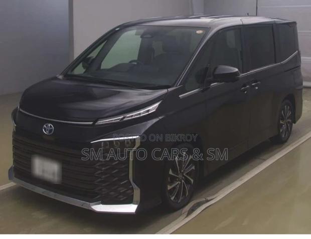 Toyota Voxy Hybrid SZ Black 2022