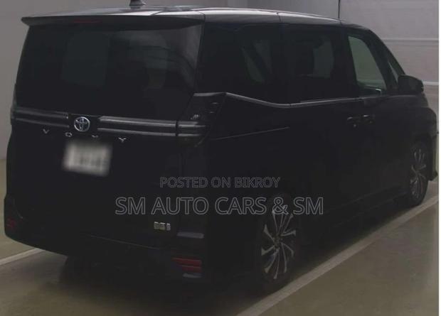 Toyota Voxy Hybrid SZ Black 2022