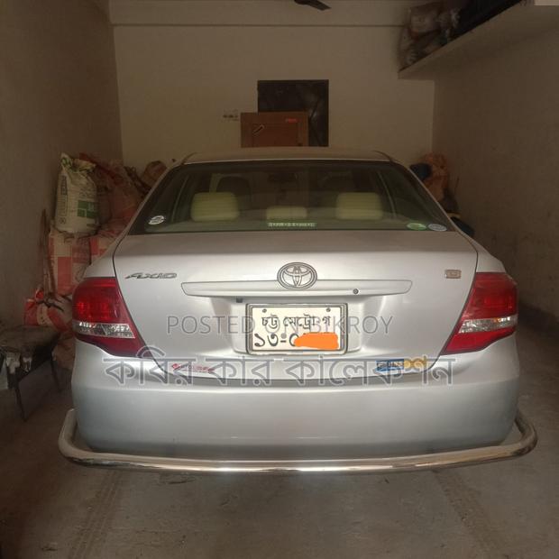 Toyota Axio silver 2010