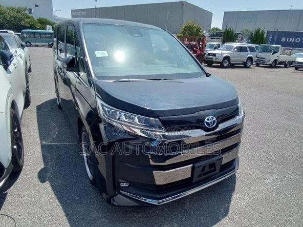 Toyota Noah SZ premium edition 2023