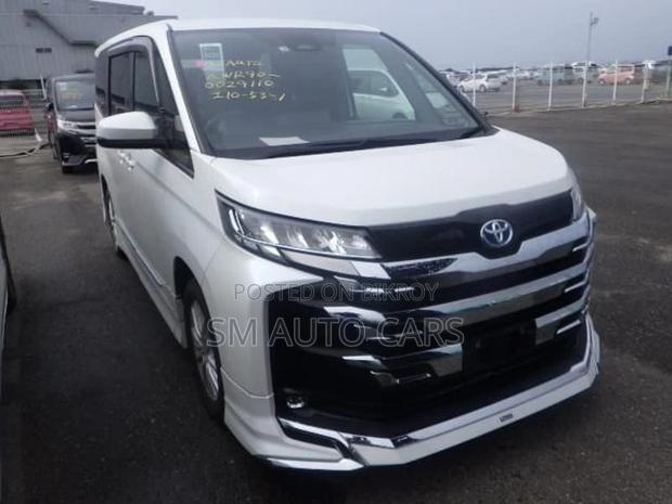 Toyota Noah Hybrid S-G Pearl 2022