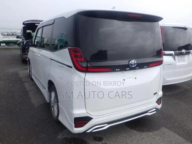 Toyota Noah Hybrid S-G Pearl 2022