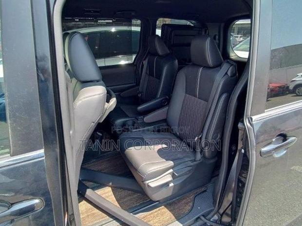 Toyota Noah Hybrid S-Z Premium 2023