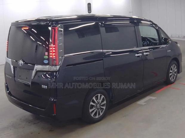 Toyota Esquire GI PREMIUM & LEATHER 2020