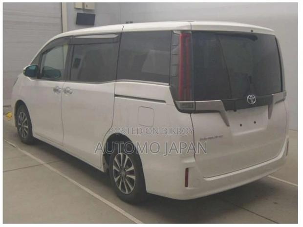 Toyota Noah GI Premium 2020