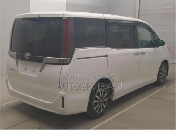 Toyota Noah GI Premium 2020