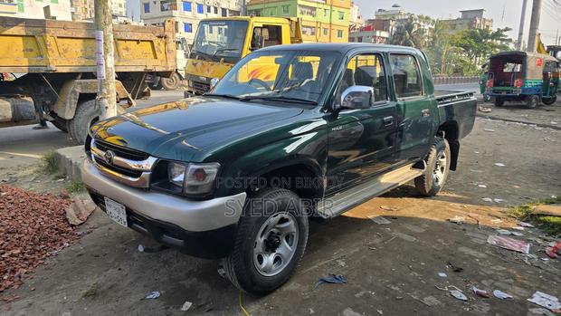 Toyota Hilux . 2005