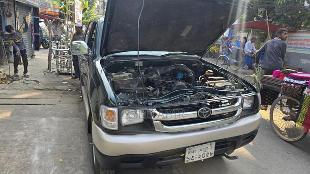 Toyota Hilux . 2005