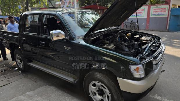 Toyota Hilux . 2005