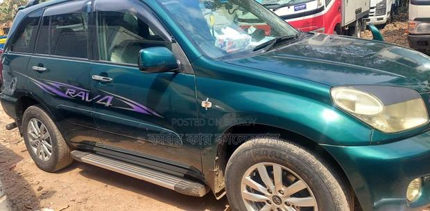 Toyota RAV4 green 2004