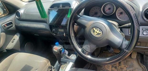 Toyota RAV4 green 2004