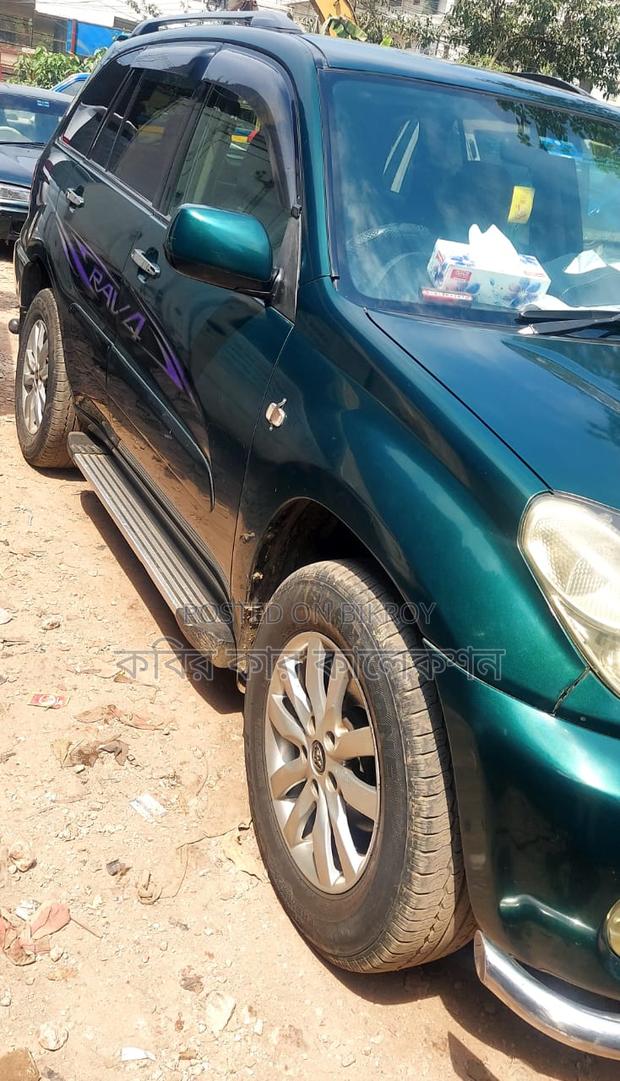 Toyota RAV4 green 2004
