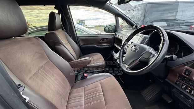 Toyota Esquire GI. PREMIUM NON HY 2020