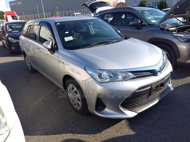 Toyota Fielder Hybrid EX Silver 2020