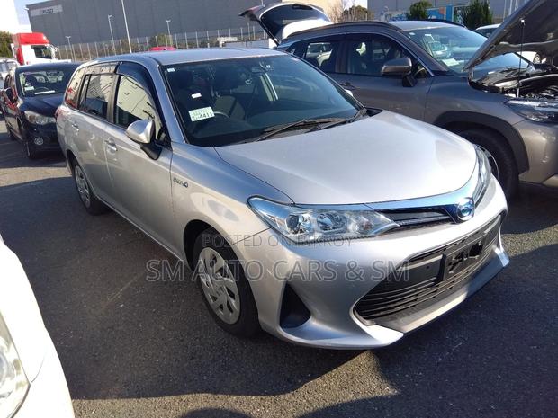 Toyota Fielder Hybrid EX Silver 2020