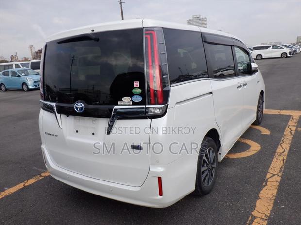 Toyota Esquire Hybrid Gi Pearl 2020